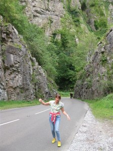 gut aufgelegt in der Schlucht von Cheddar